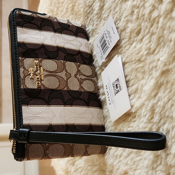 NWT Coach Signature Jacquard Stripe Large Corner Zip Wristlet Wallet π€π€π€π - Picture 15 of 16